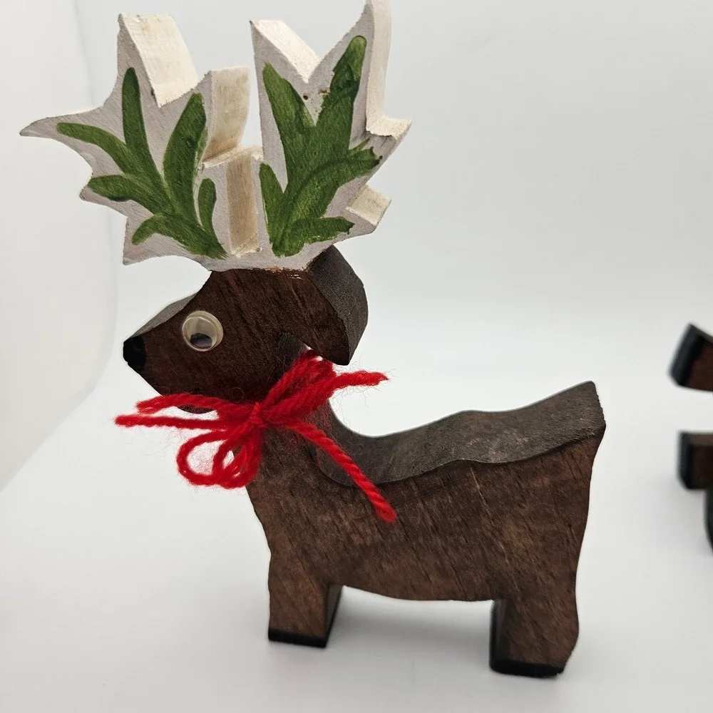 Vintage Wooden Reindeer Christmas Figurines Set of 4‎ Hand Painted Folk Art
